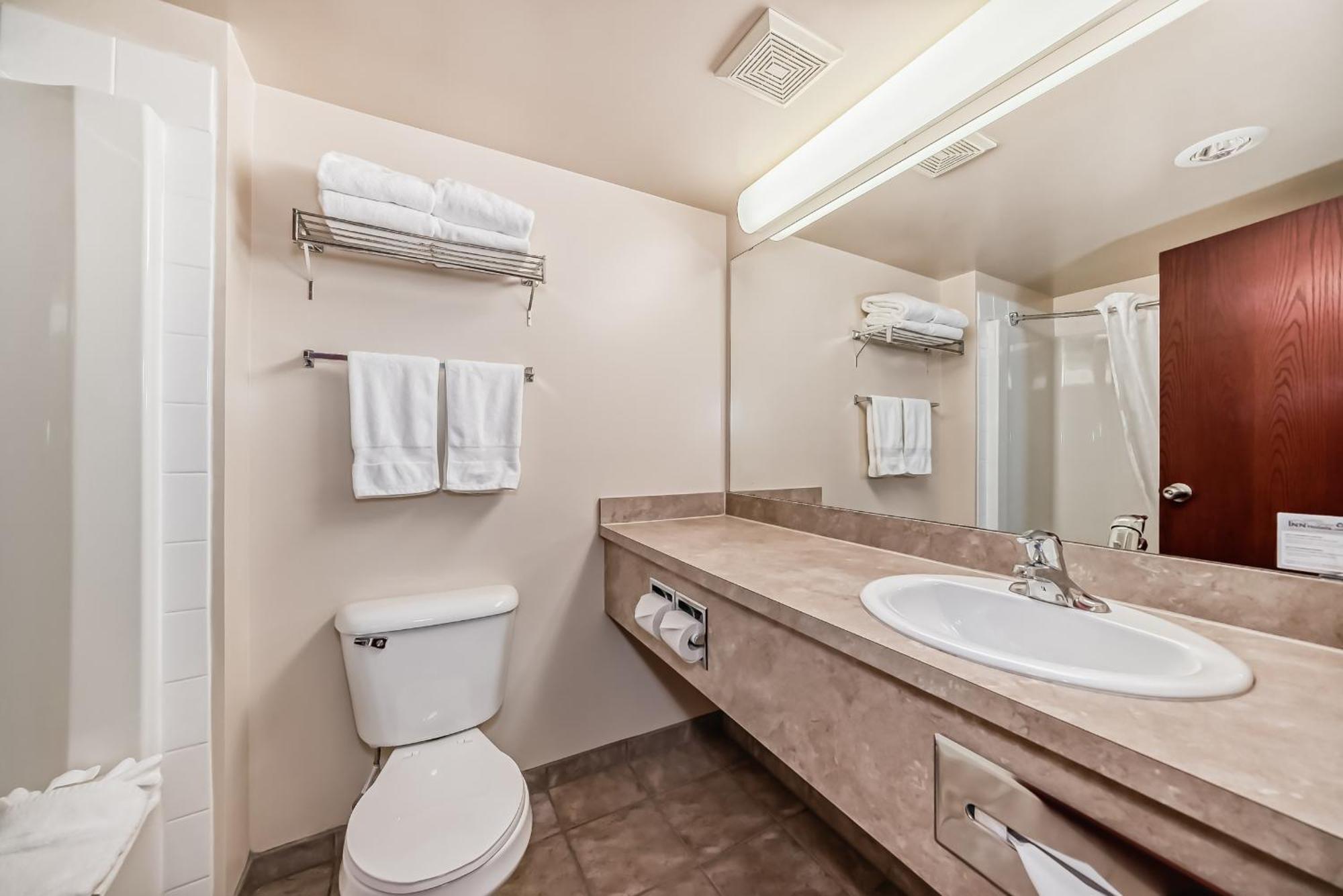 Grande Cache Inn & Suites ภายนอก รูปภาพ