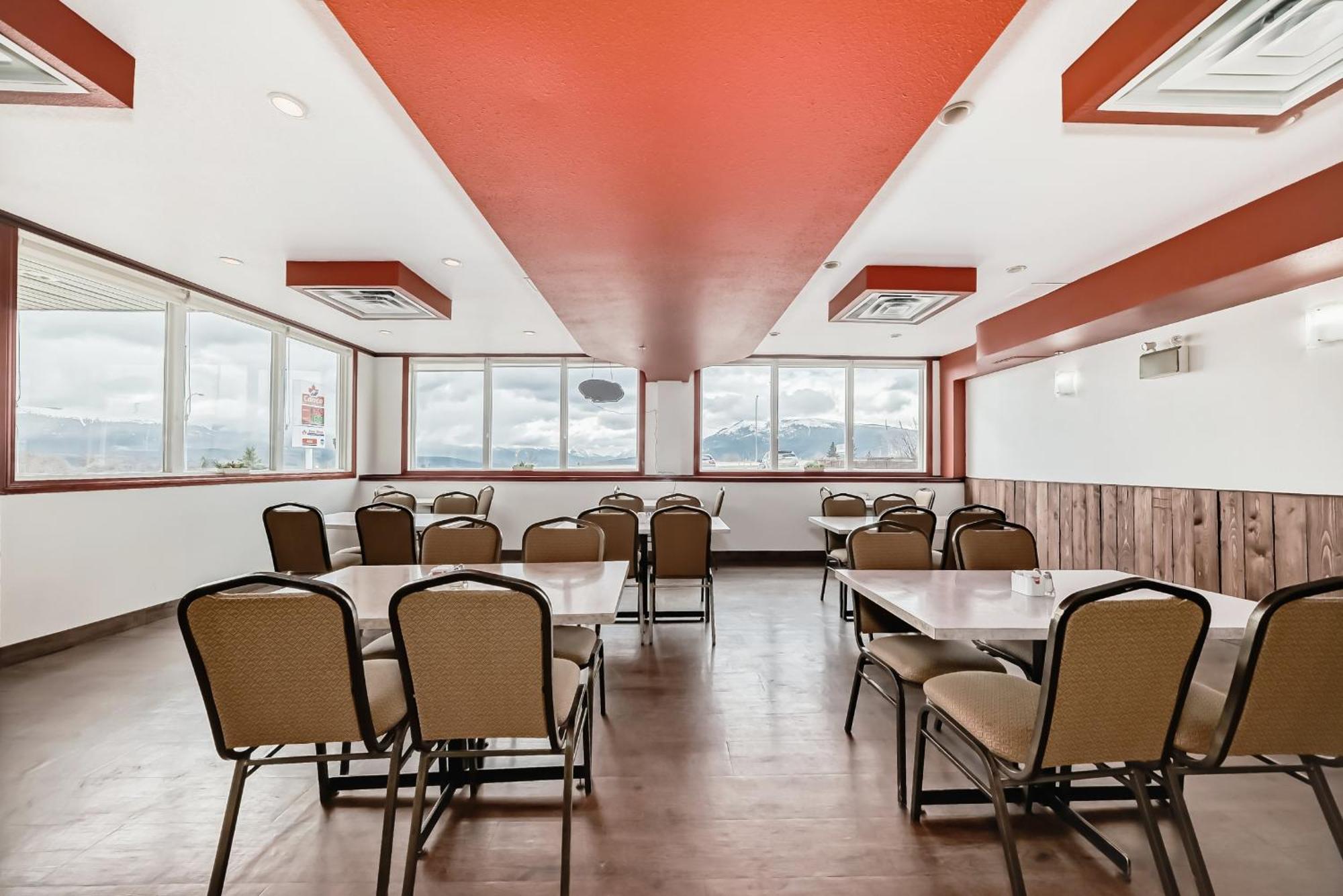 Grande Cache Inn & Suites ภายนอก รูปภาพ