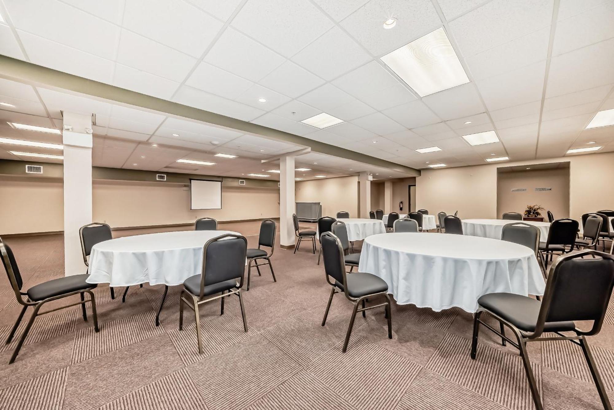 Grande Cache Inn & Suites ภายนอก รูปภาพ