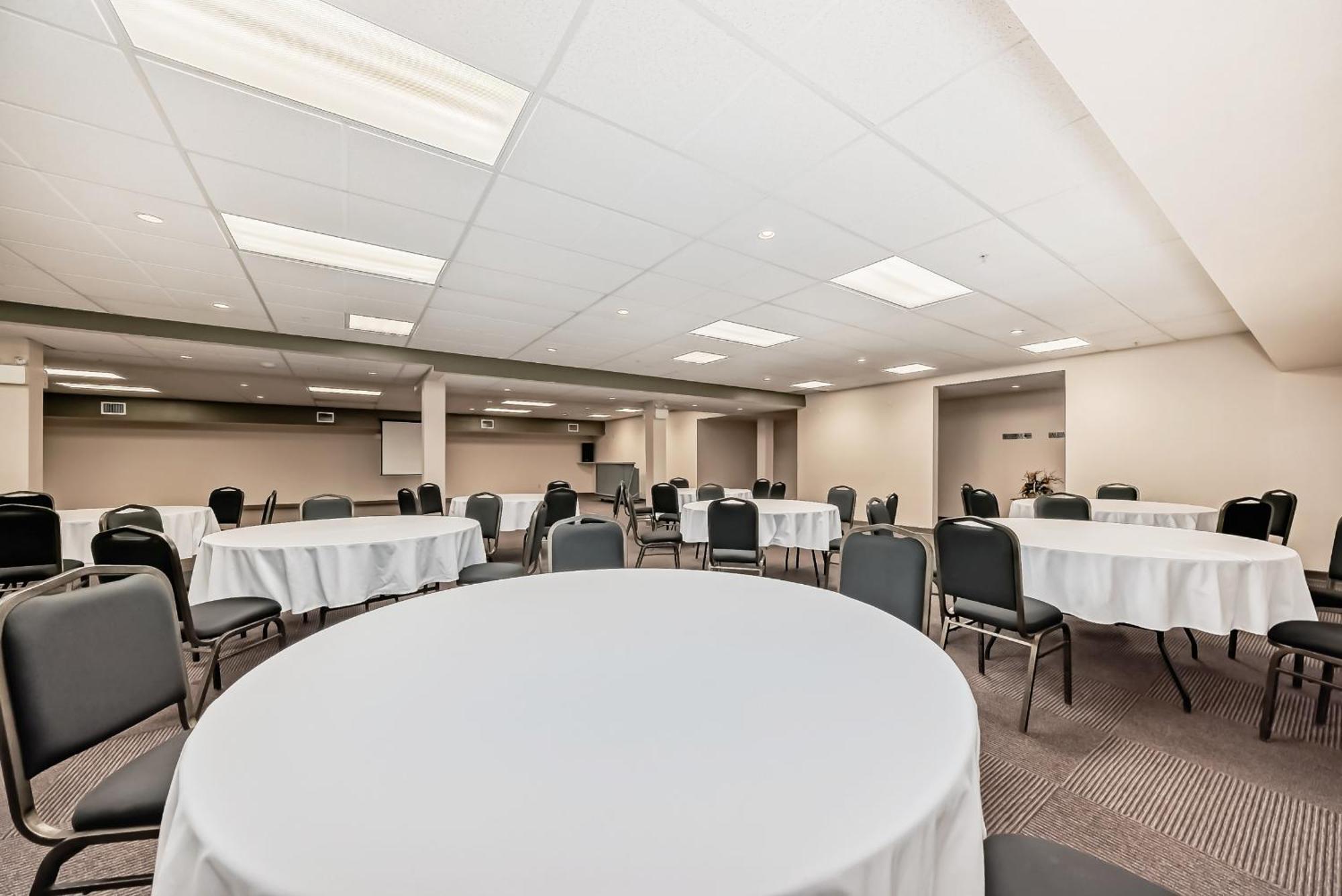 Grande Cache Inn & Suites ภายนอก รูปภาพ