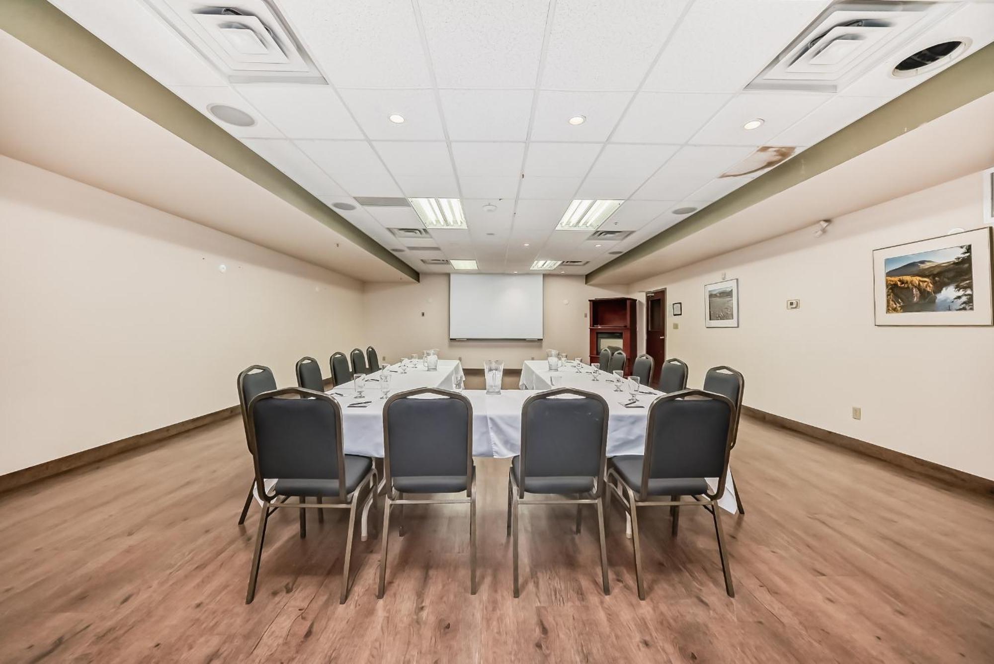 Grande Cache Inn & Suites ภายนอก รูปภาพ