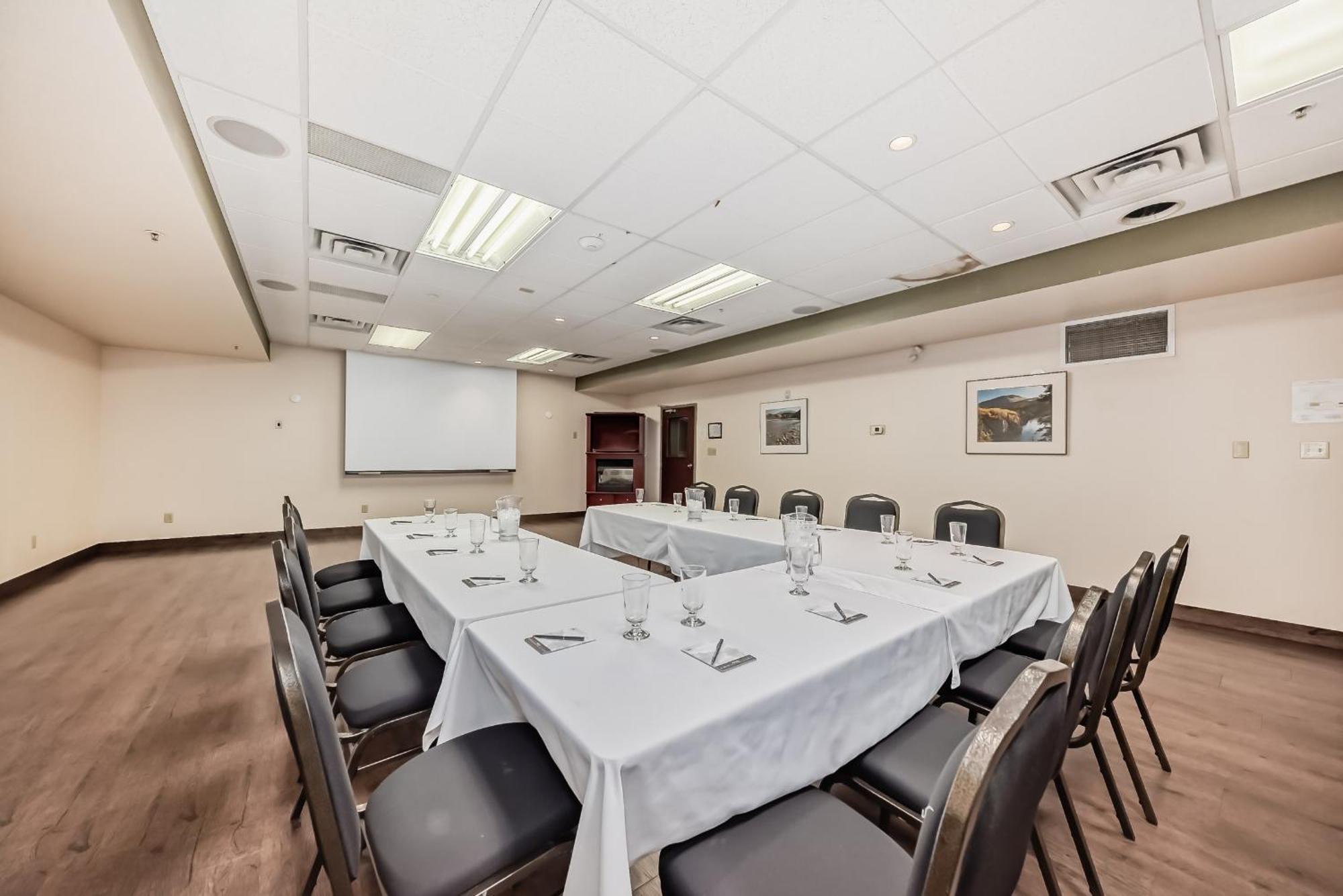 Grande Cache Inn & Suites ภายนอก รูปภาพ