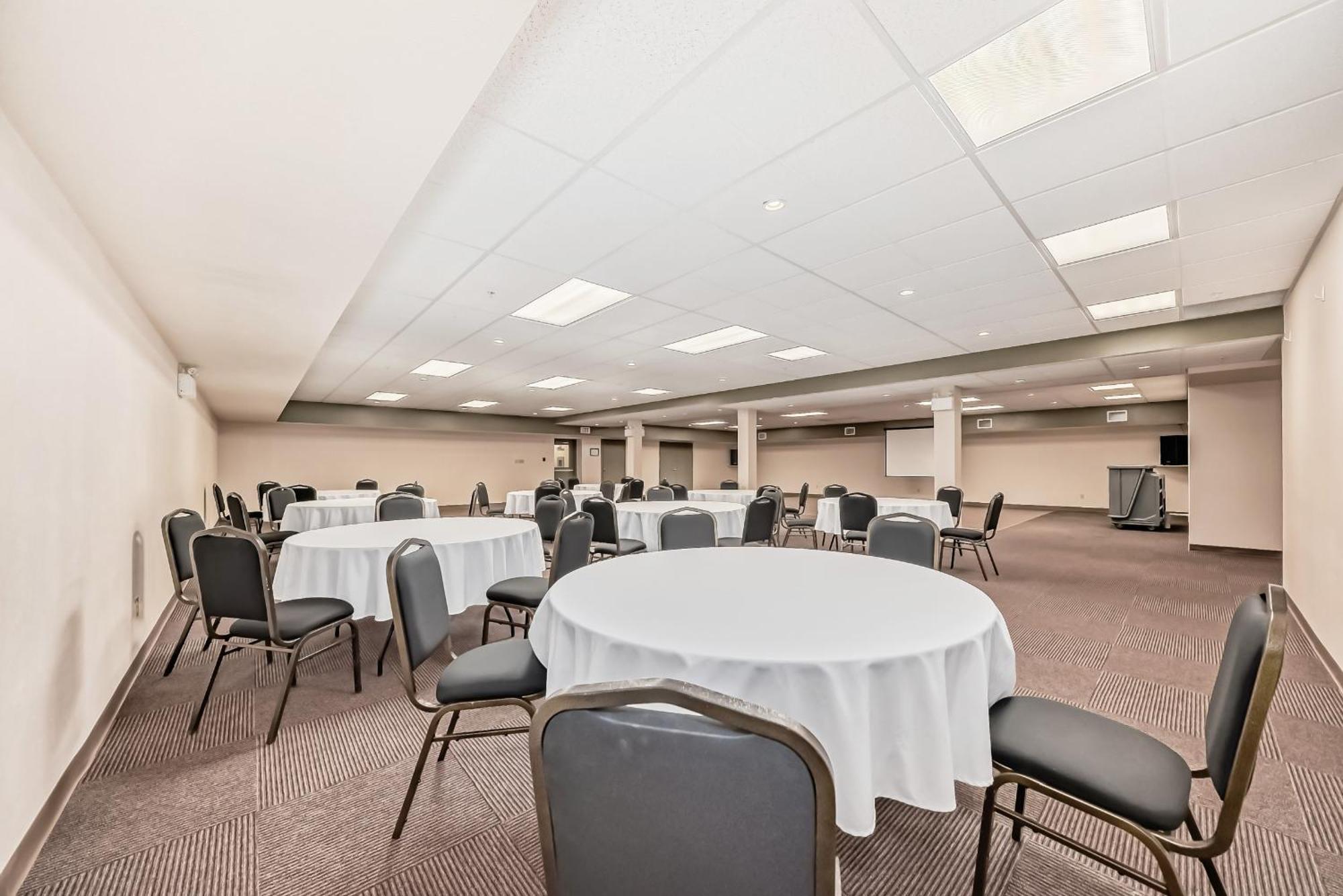 Grande Cache Inn & Suites ภายนอก รูปภาพ