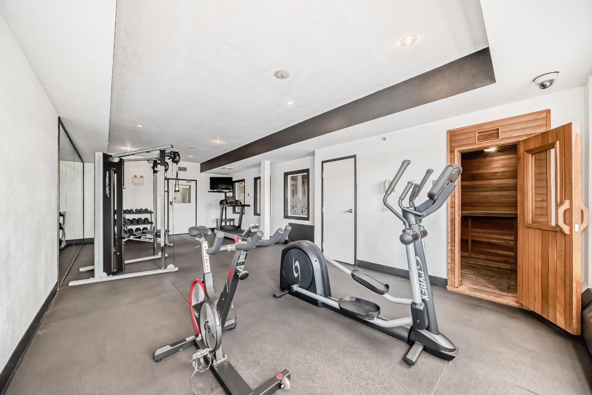 Grande Cache Inn & Suites ภายนอก รูปภาพ