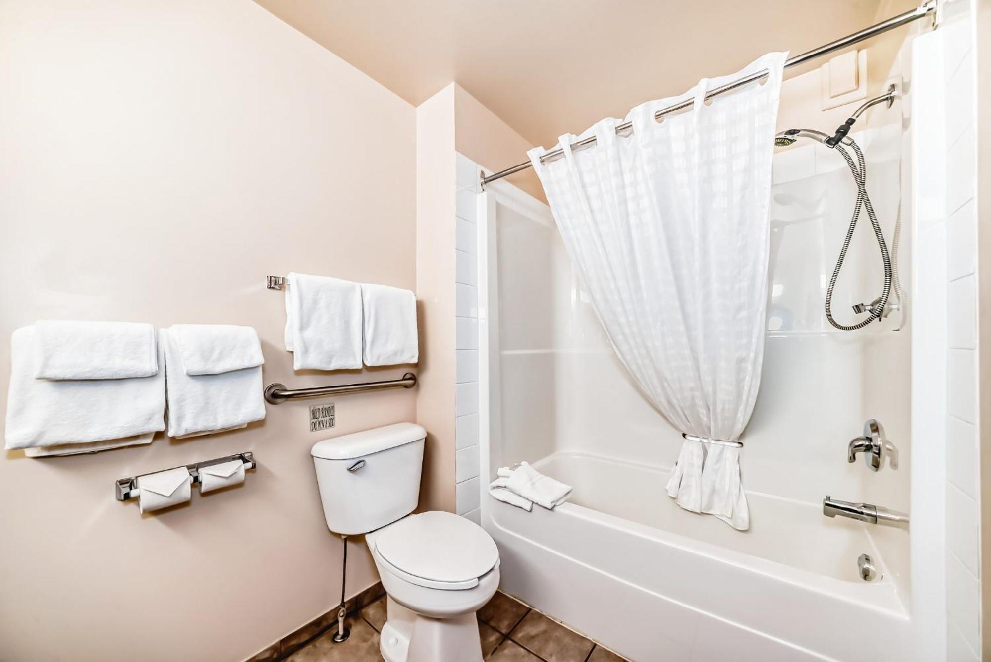 Grande Cache Inn & Suites ภายนอก รูปภาพ