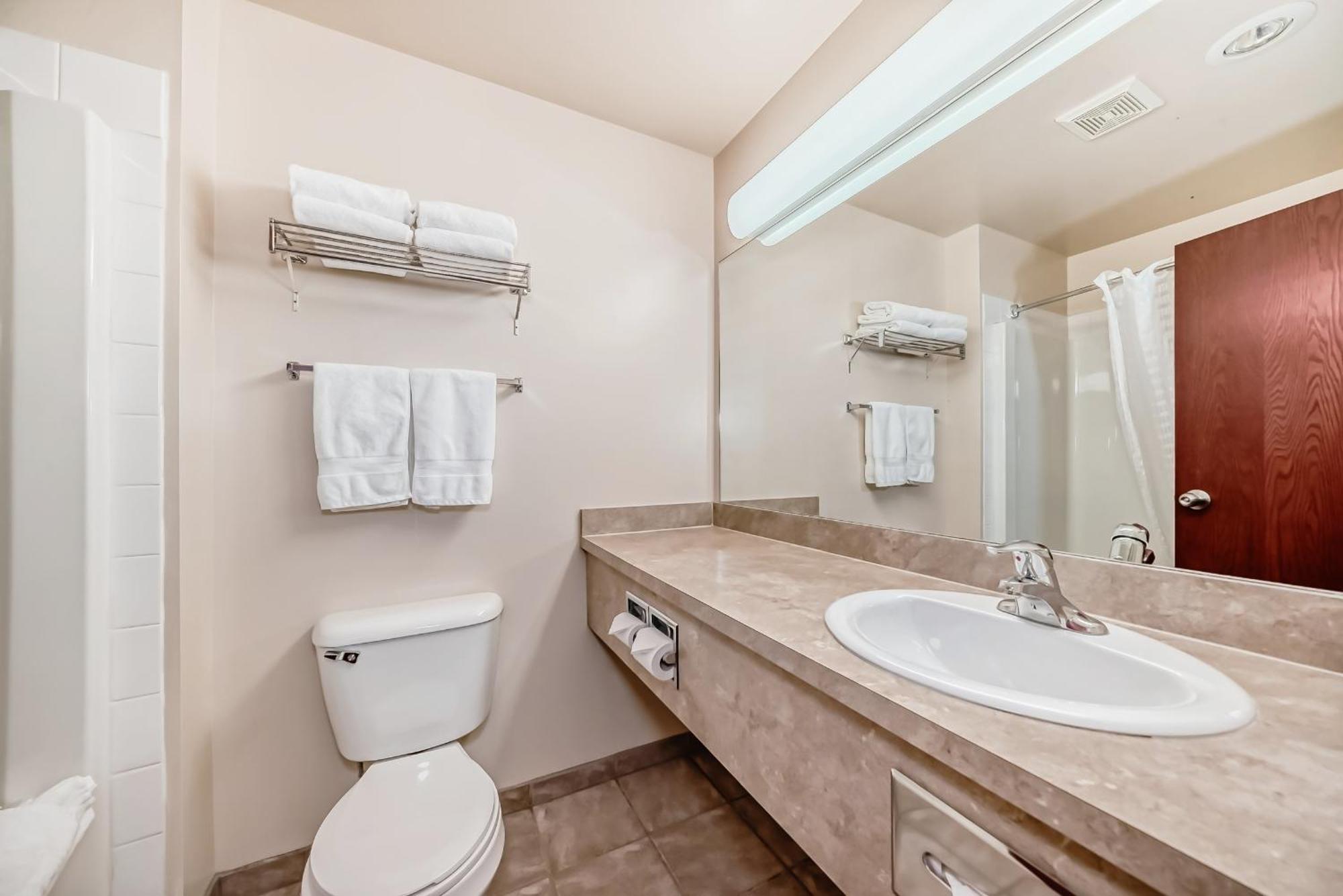 Grande Cache Inn & Suites ภายนอก รูปภาพ