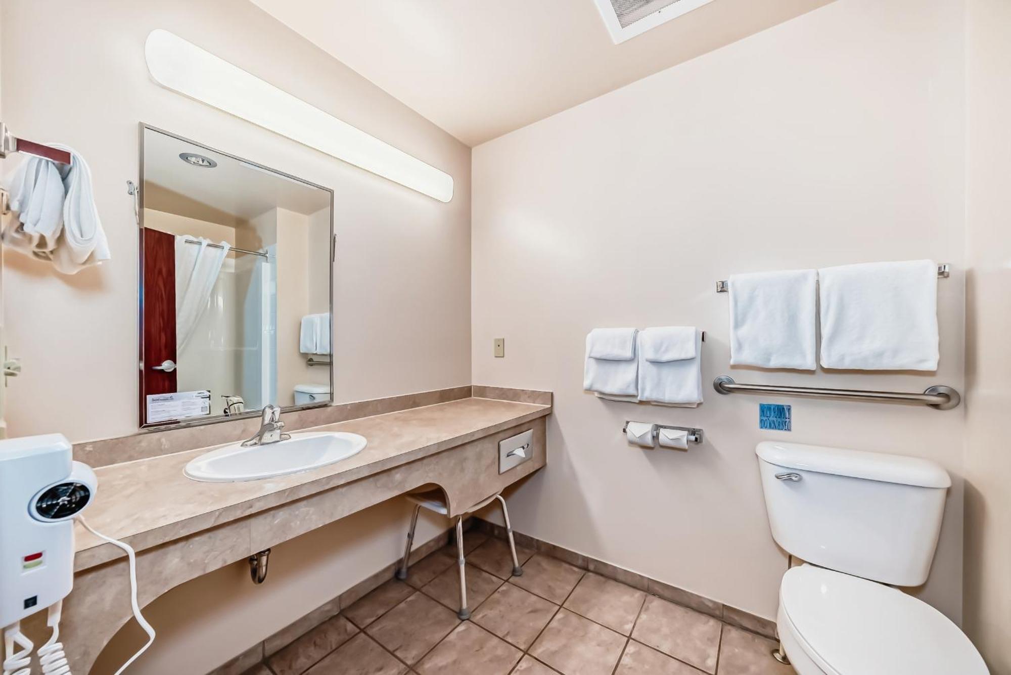 Grande Cache Inn & Suites ภายนอก รูปภาพ