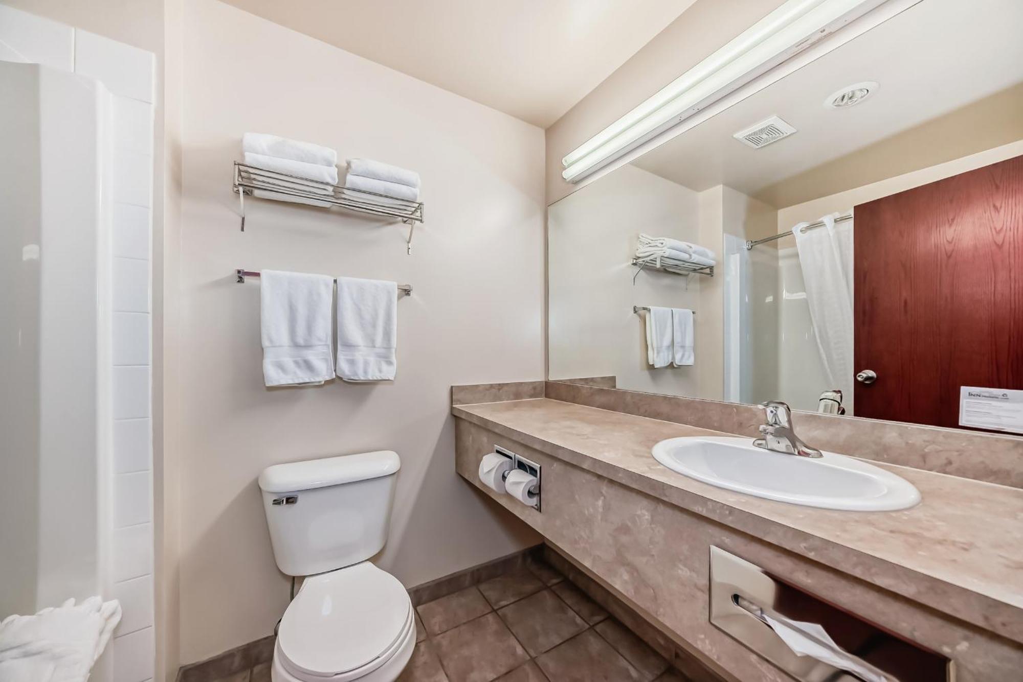Grande Cache Inn & Suites ภายนอก รูปภาพ