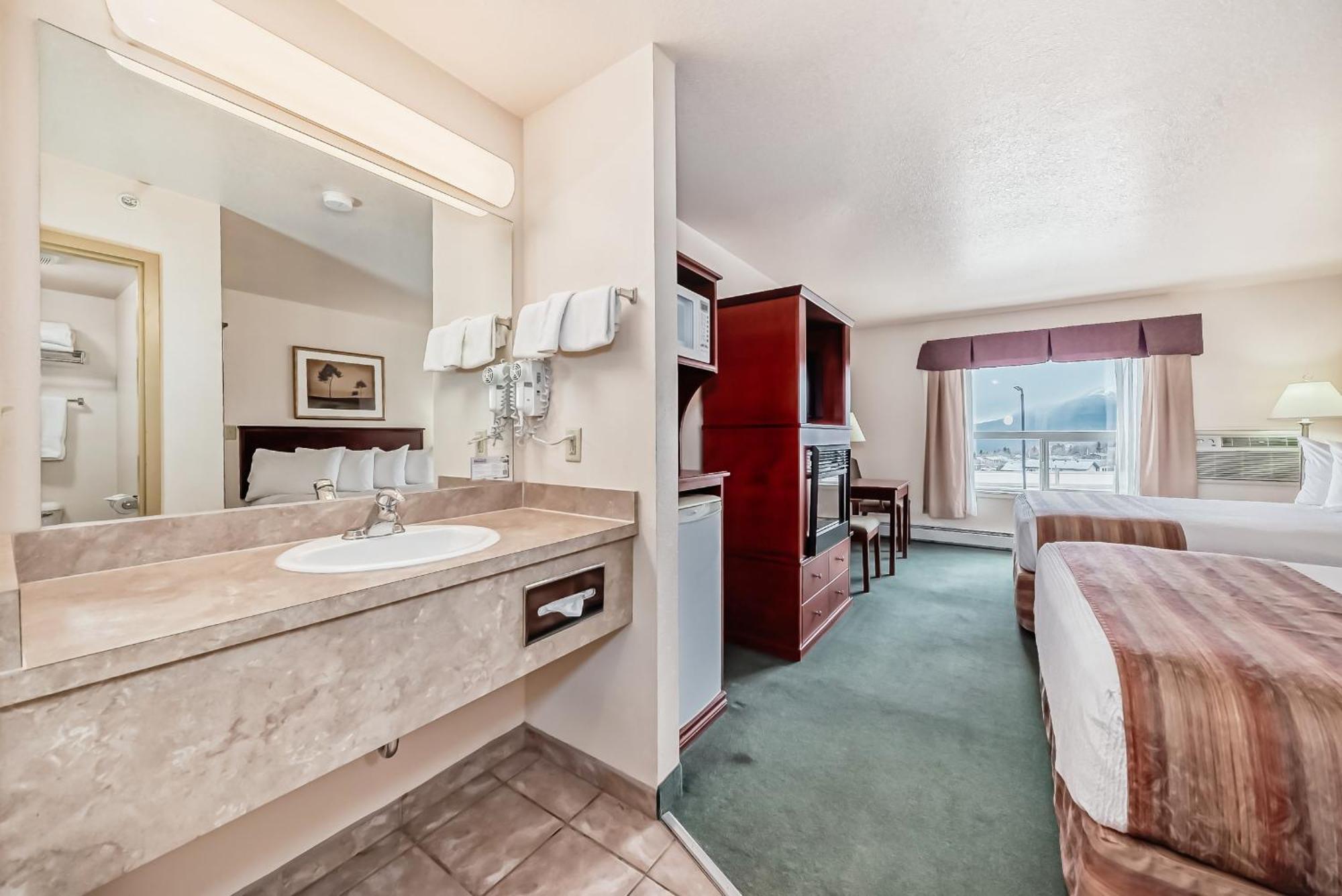 Grande Cache Inn & Suites ภายนอก รูปภาพ