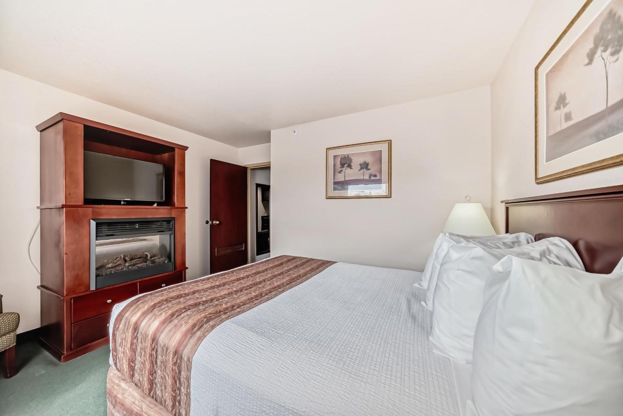 Grande Cache Inn & Suites ภายนอก รูปภาพ