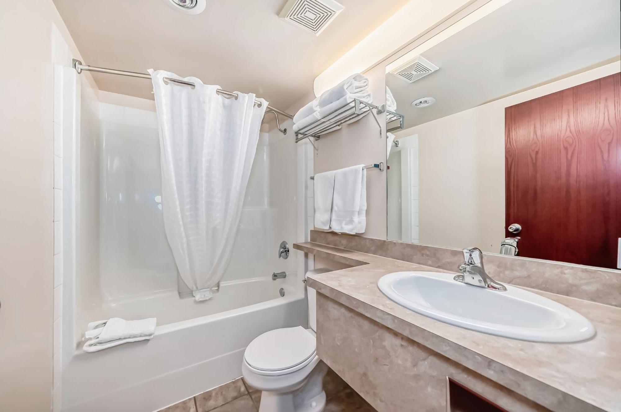 Grande Cache Inn & Suites ภายนอก รูปภาพ